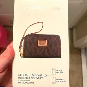 Michael Kors wristlet